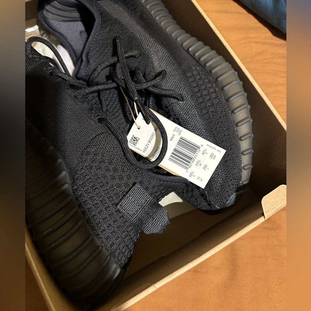 Brand new Yeezy Onyx